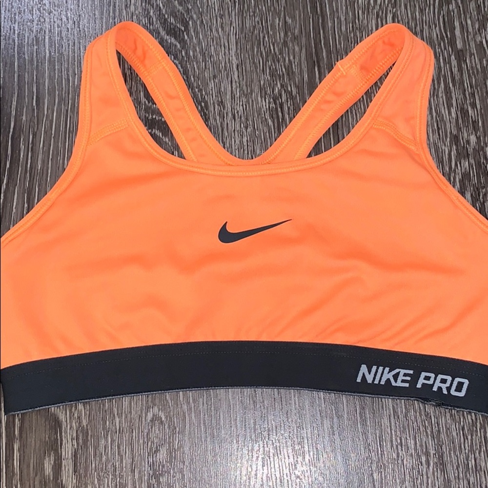 Nike sports bra size M